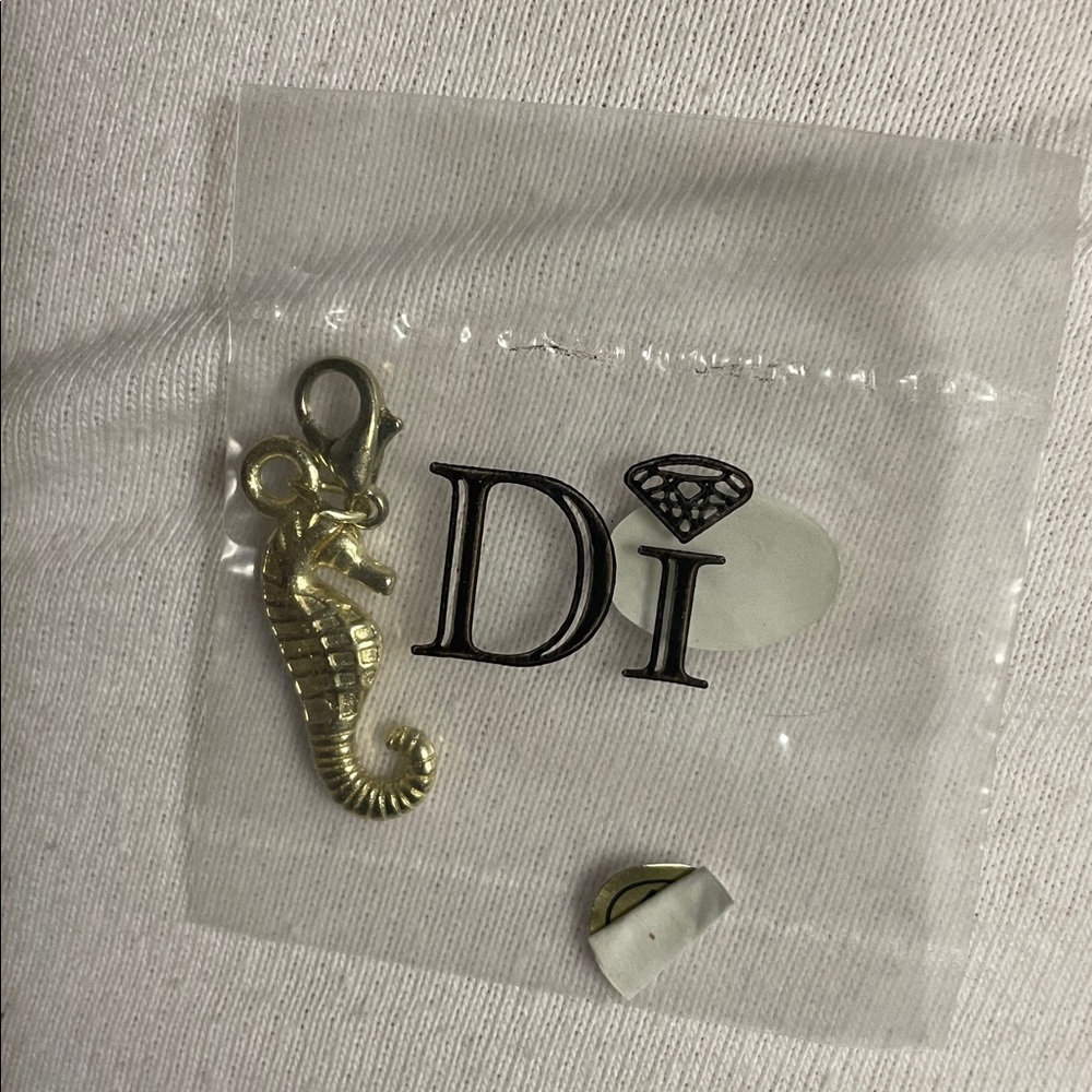 DI Diamonds International Gold Tone Seahorse NEW Sealed charm